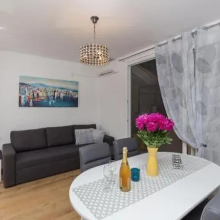 Hitri - One Bedroom With Terrace And Garden View Apartment *