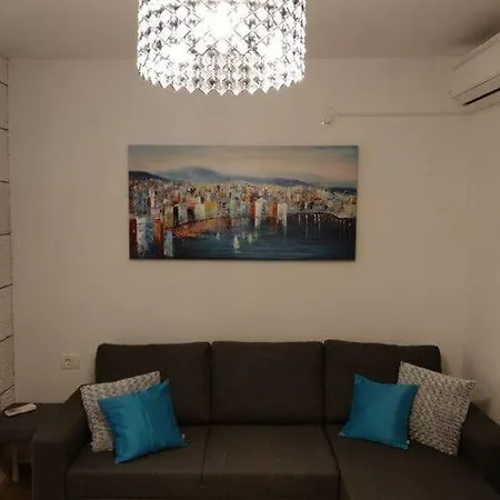 Hitri - One Bedroom With Terrace And Garden View Apartment