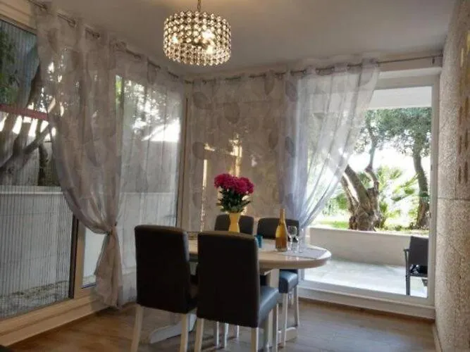 Hitri - One Bedroom With Terrace And Garden View 아파트